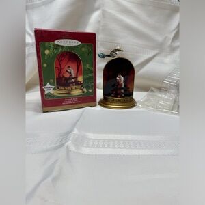 2001 Hallmark Gone with the Wind Rhett & Scarlet light up ornament